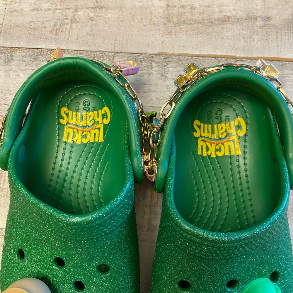 CROCS “Lucky Charms” Kids Unisex Clogs Size 11 Green Glitter Charms Like New - Picture 6 of 15